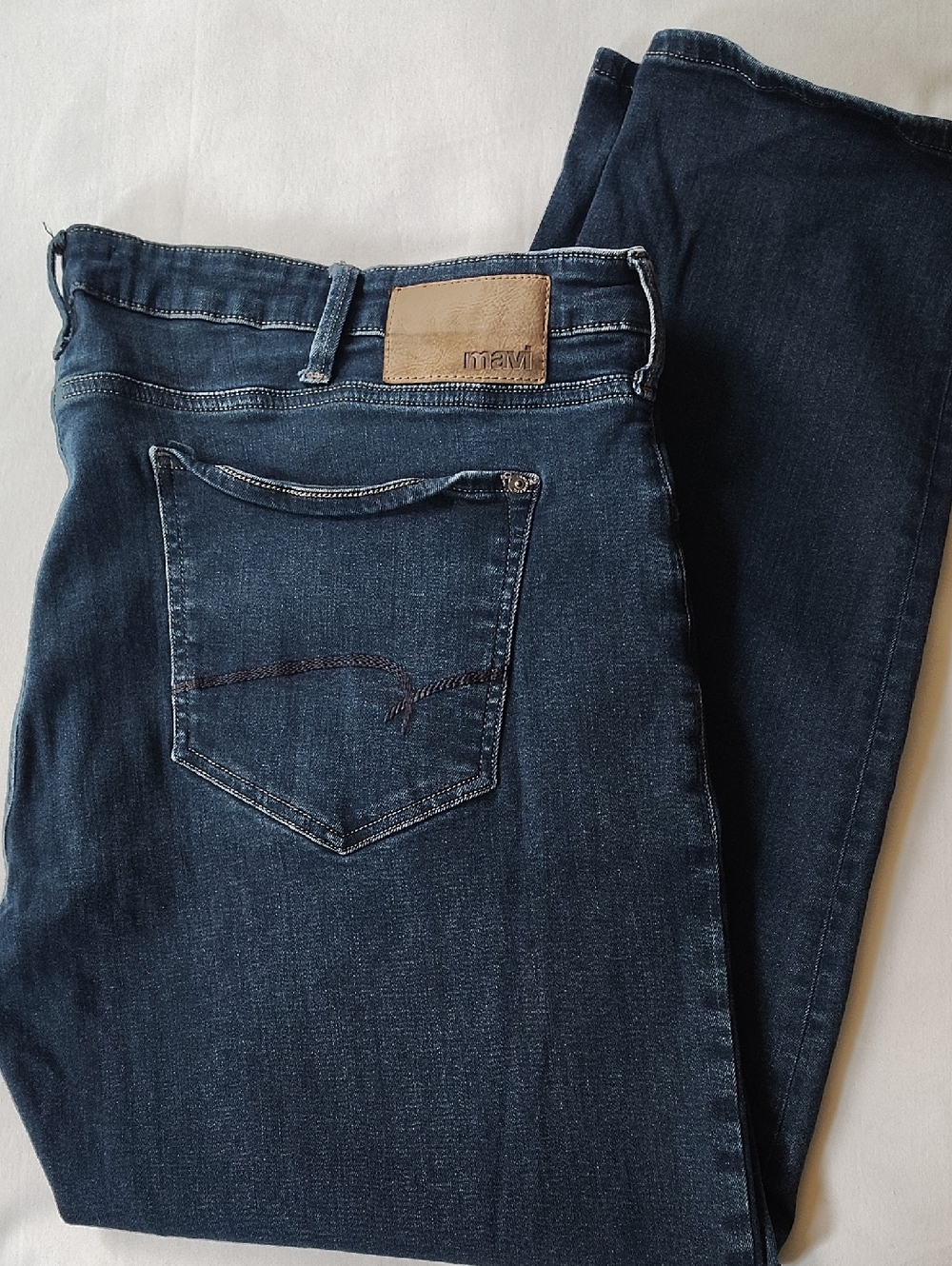 Mavi Indigo Zach Straight Leg Jeans with Signature Back Pocket EUC